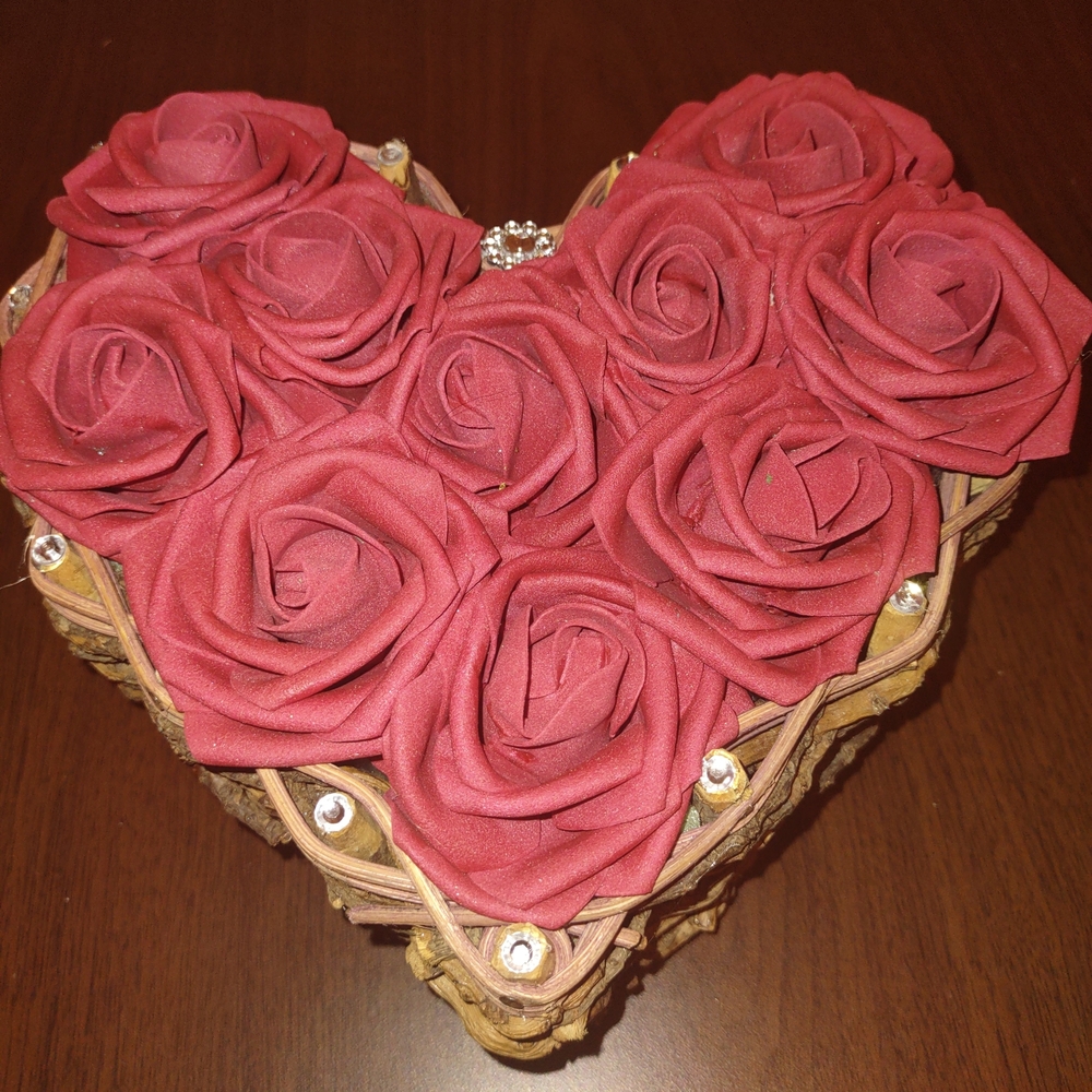 Elegant Red Rose Heart-Shaped Wicker Basket Accessory